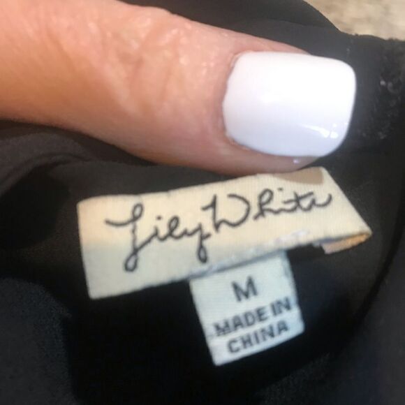 Lily White Black Short Sleeve Blouse Size Medium - Picture 5 of 7